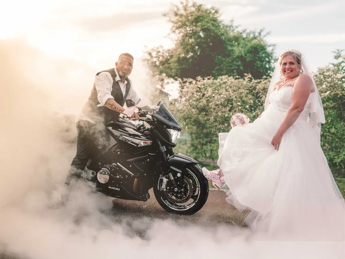 Mariage — départ en side-car